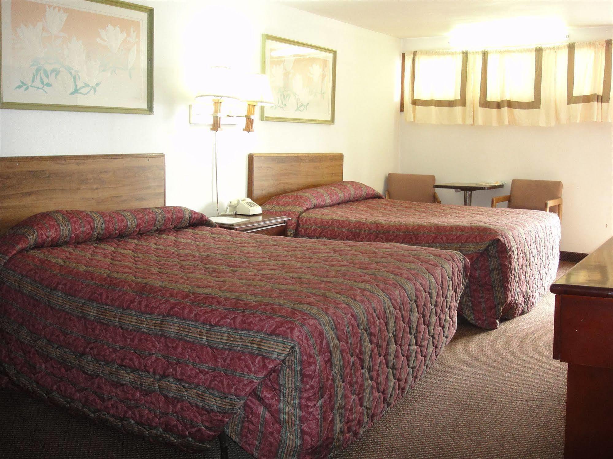 Trails West Motel South Hutchinson Екстериор снимка